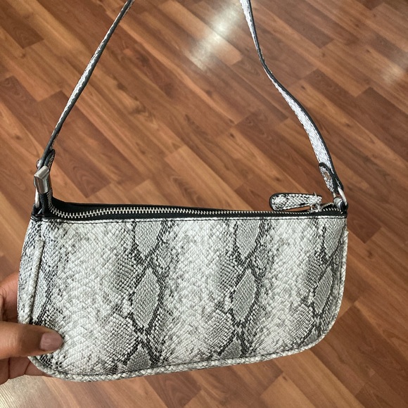 Wildside handbags-Coy Zebra - Picture 2 of 2